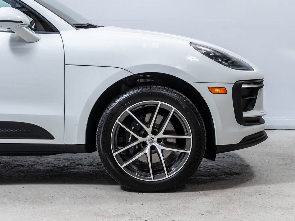 Certified 2026 Porsche Macan image 12