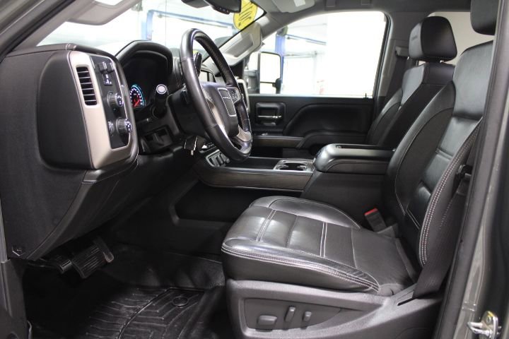 Used 2017 GMC Sierra 2500 Denali w/ Duramax Plus Package AWD/4WD image 18