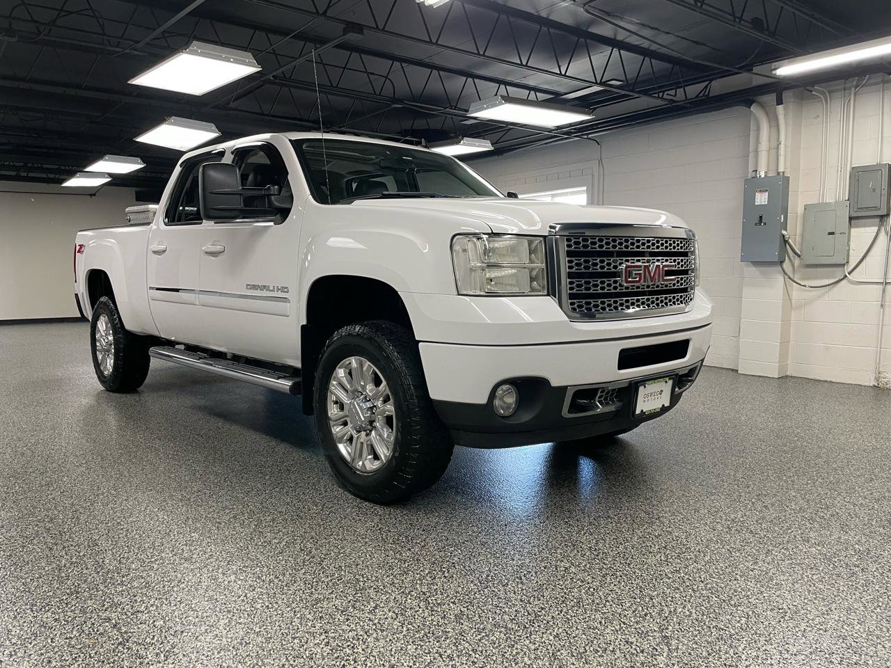 Used 2013 GMC Sierra 2500 Denali w/ Suspension Package, Off-Road image 3