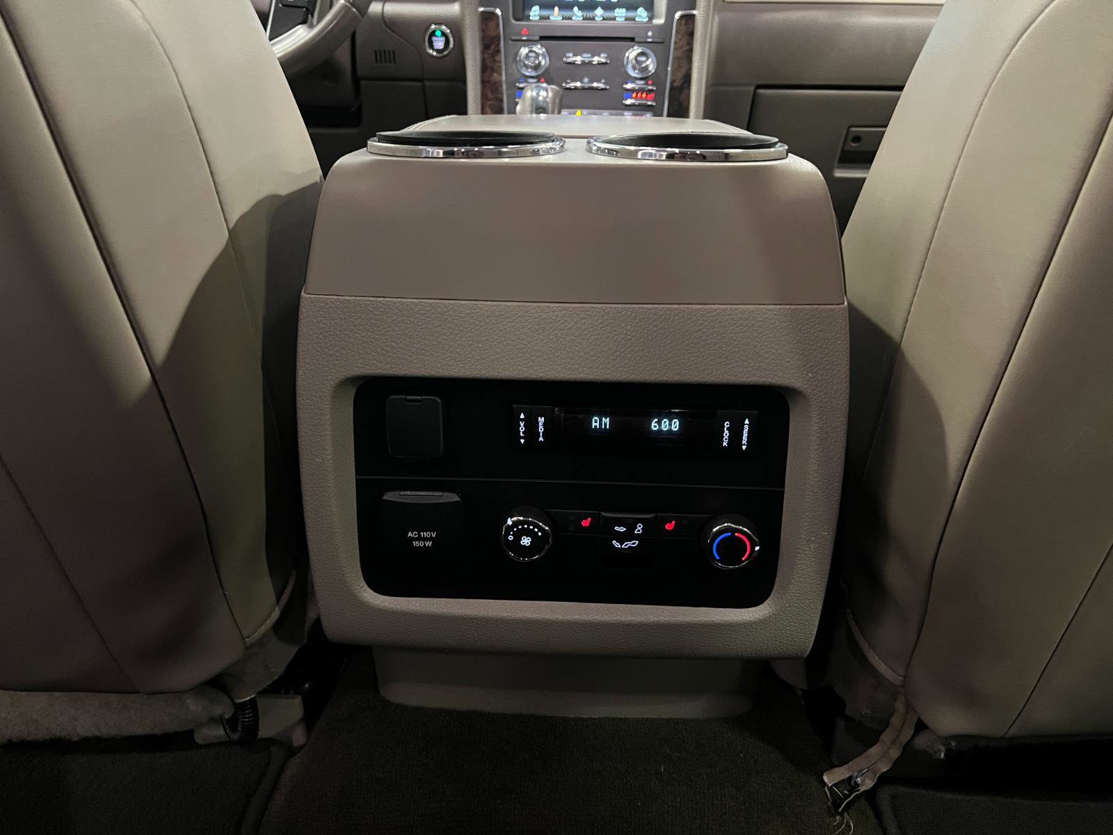 Used 2017 Lincoln Navigator Select image 24