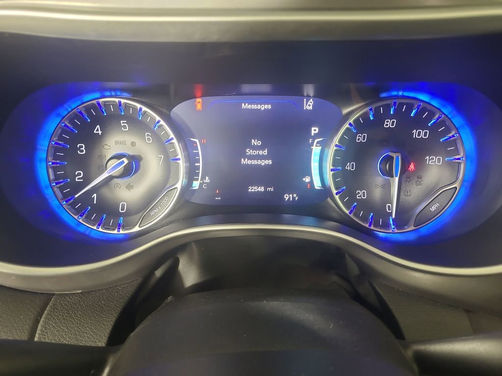 Used 2025 Chrysler Pacifica Select FWD image 11