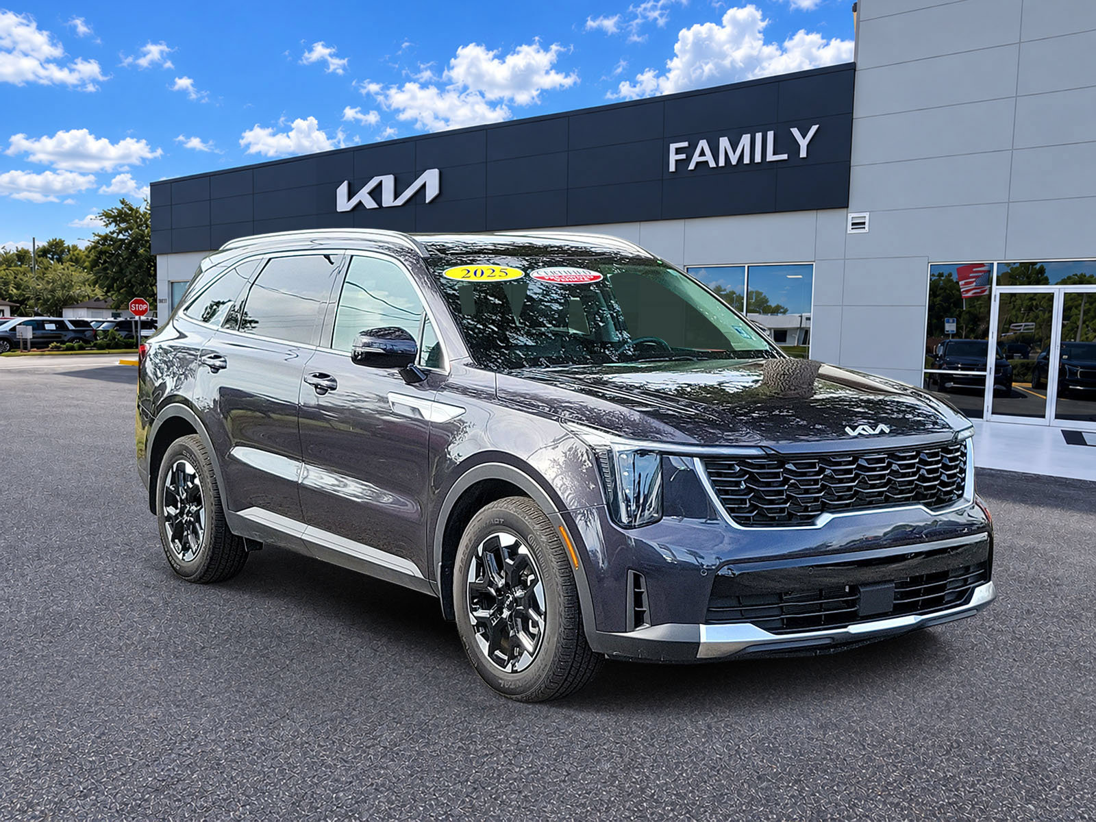 Certified 2025 Kia Sorento S w/ Panoramic Sunroof Package