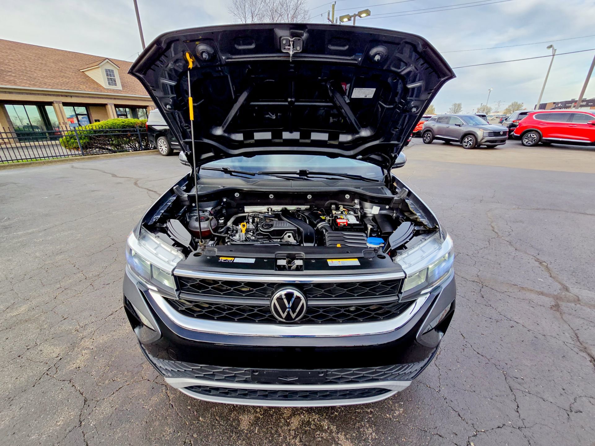Used 2024 Volkswagen Taos SE w/ Panoramic Sunroof Package image 34