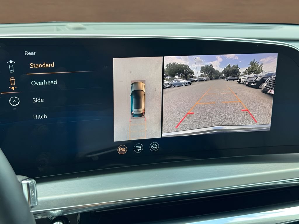 Certified 2024 Cadillac Lyriq Luxury AWD/4WD image 28