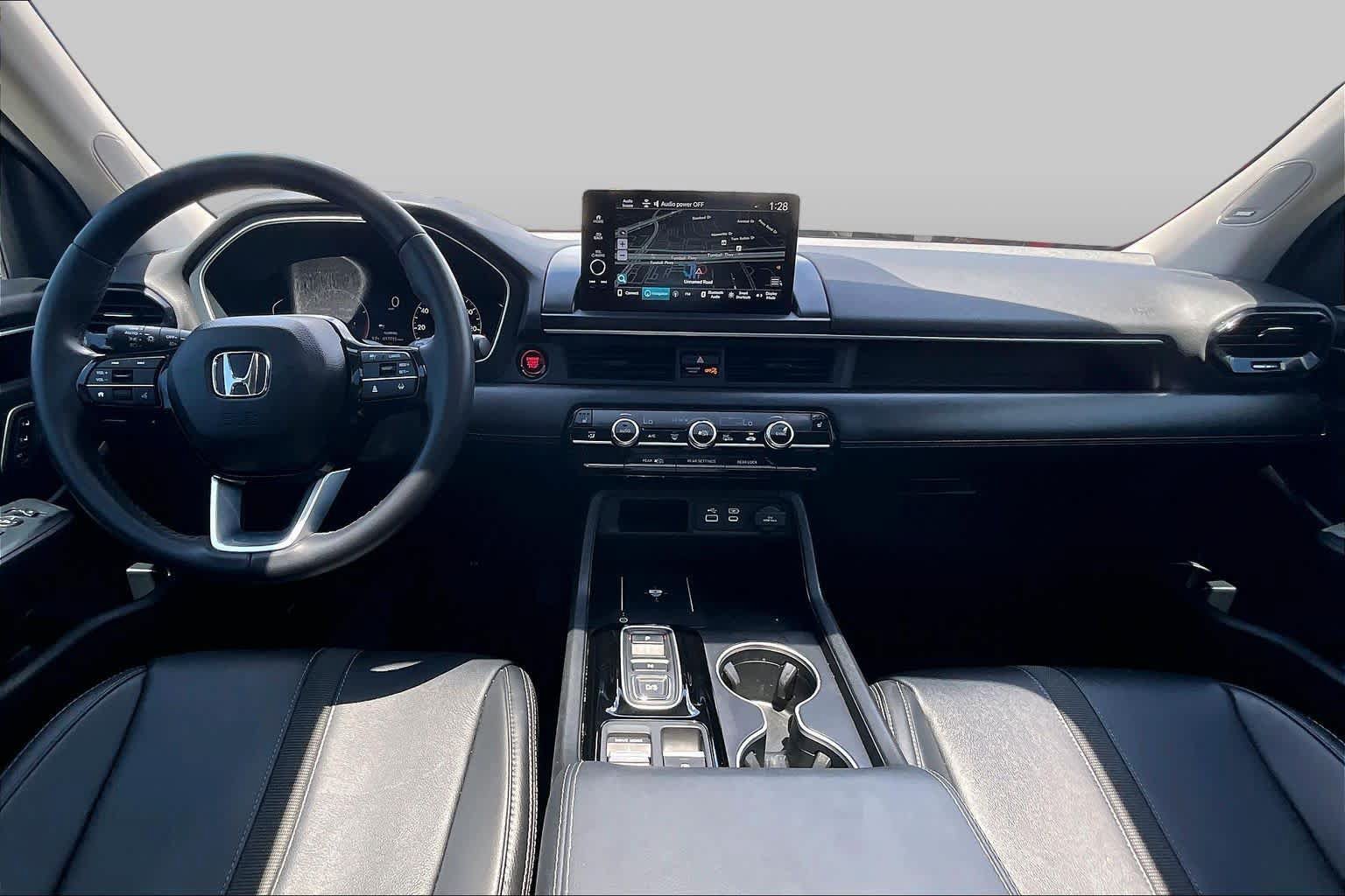 Used 2024 Honda Pilot Touring image 15