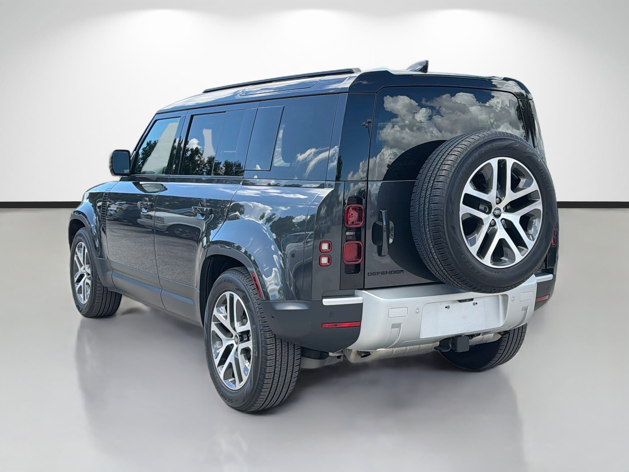 Used 2025 Land Rover Defender 110 S AWD/4WD image 3