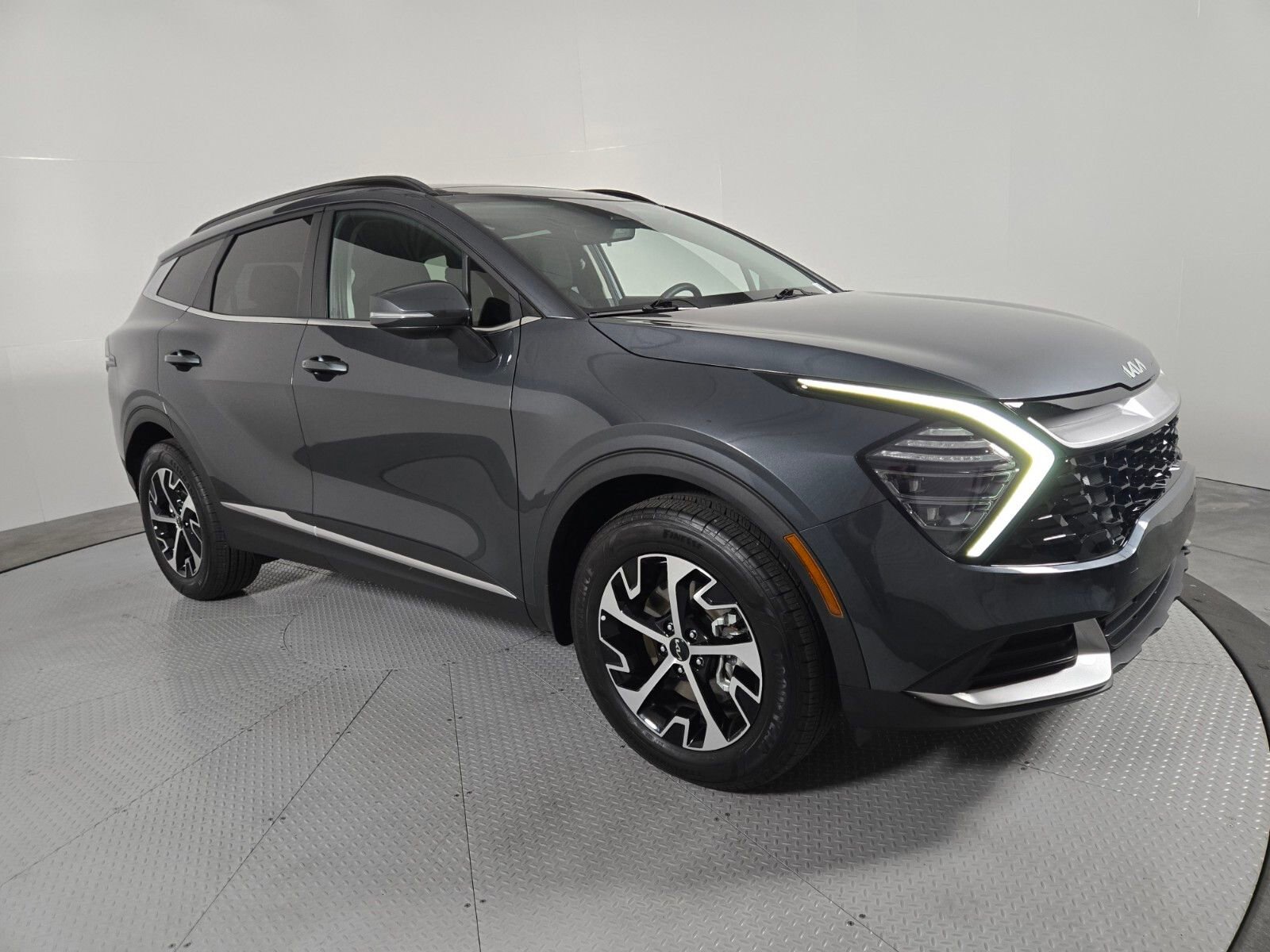 Used 2025 Kia Sportage EX w/ EX Premium Package image 16