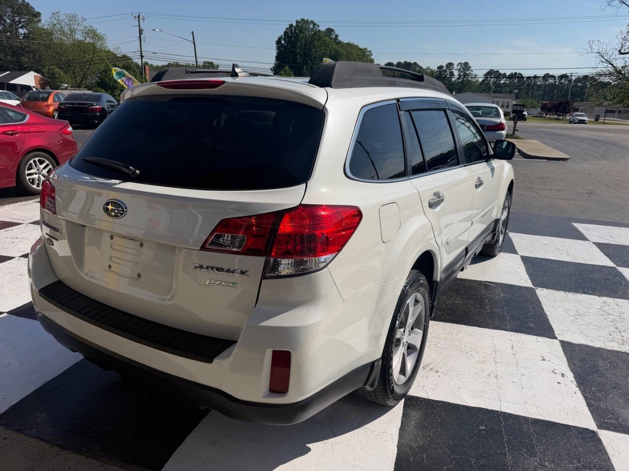 Used 2013 Subaru Outback 2.5i Limited w/ Special Appearance Pkg image 7