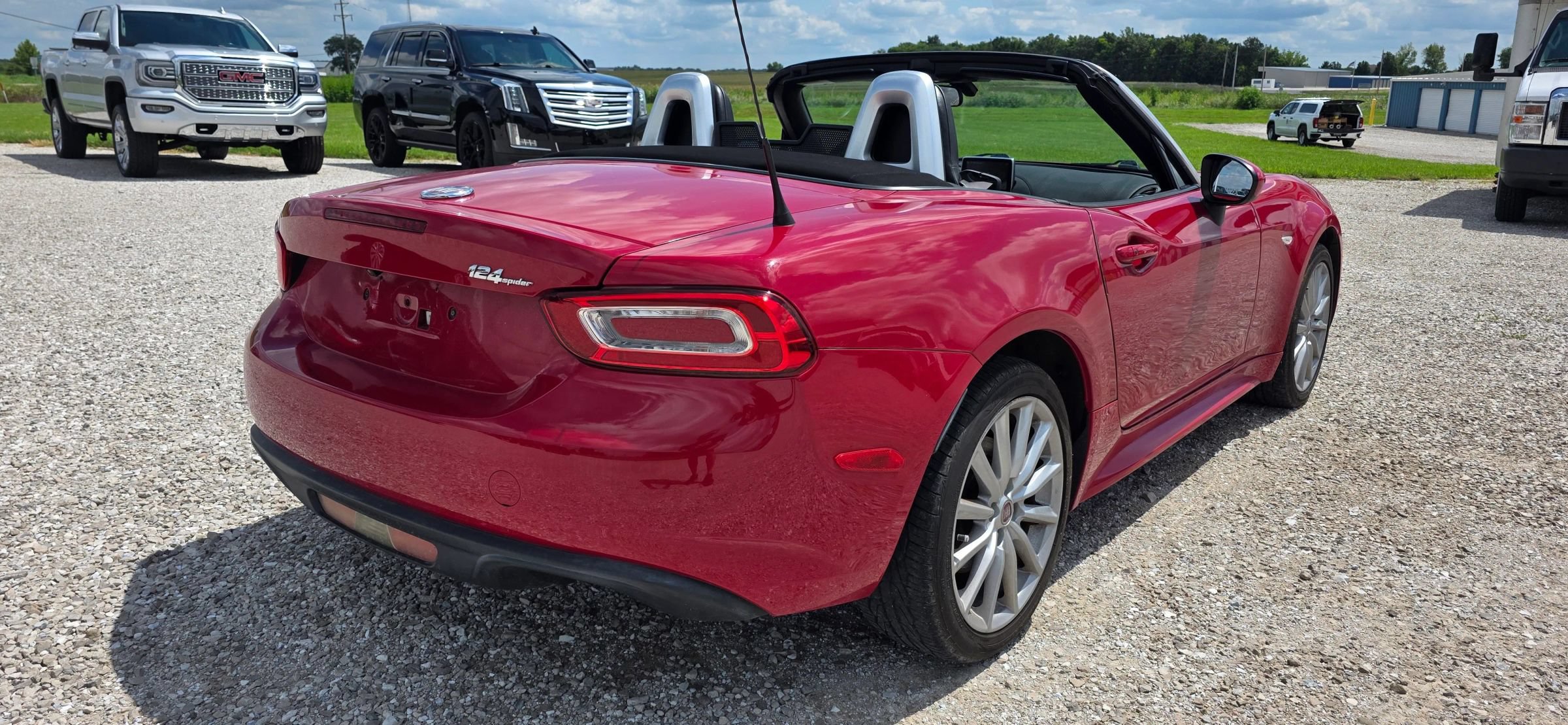 Used 2017 FIAT 124 Spider Lusso RWD image 3