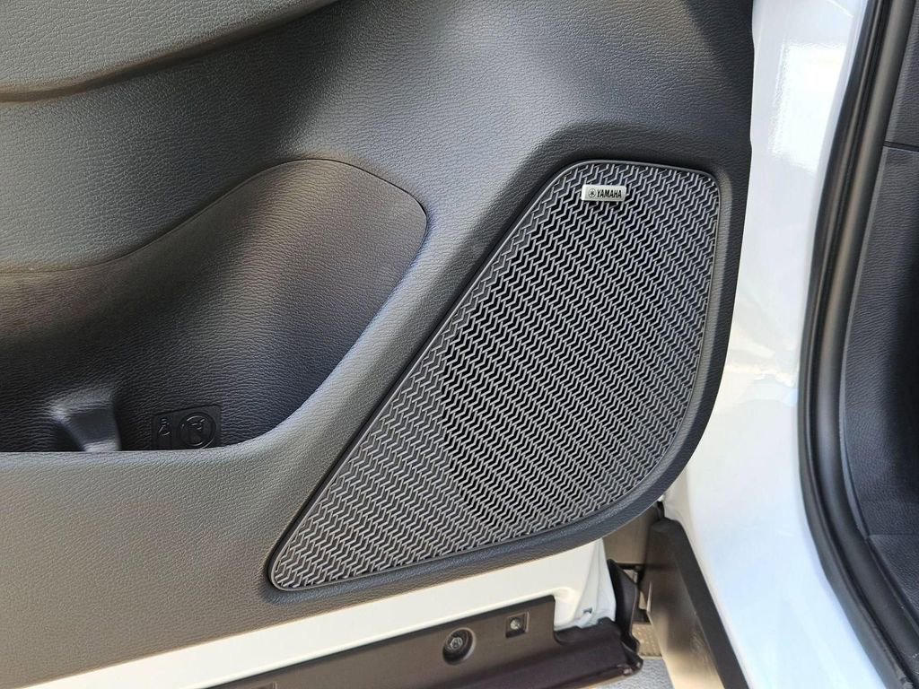 New 2025 Mitsubishi Outlander AWD image 17