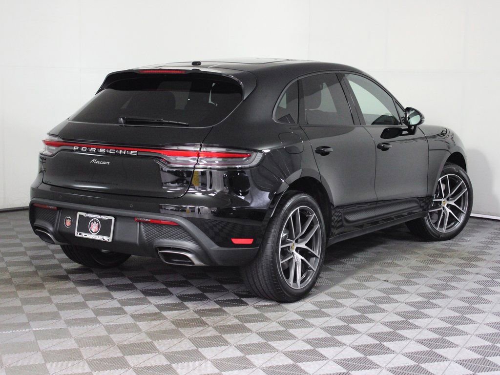 Certified 2025 Porsche Macan image 7