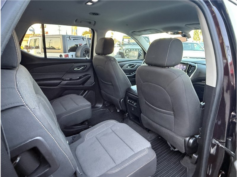 Used 2020 Chevrolet Traverse LT FWD image 27