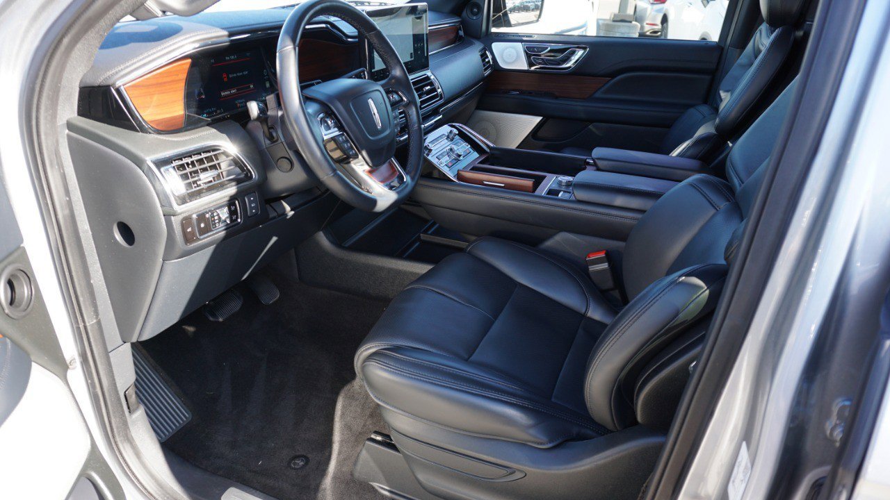 Used 2023 Lincoln Navigator Reserve image 14