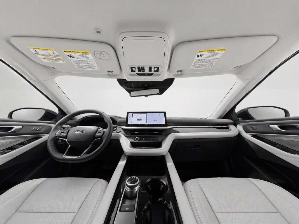 New 2026 Ford Explorer Platinum w/ LUX Leather Package AWD/4WD image 13