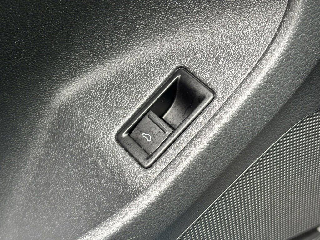 Used 2016 Volkswagen Jetta SEL image 23