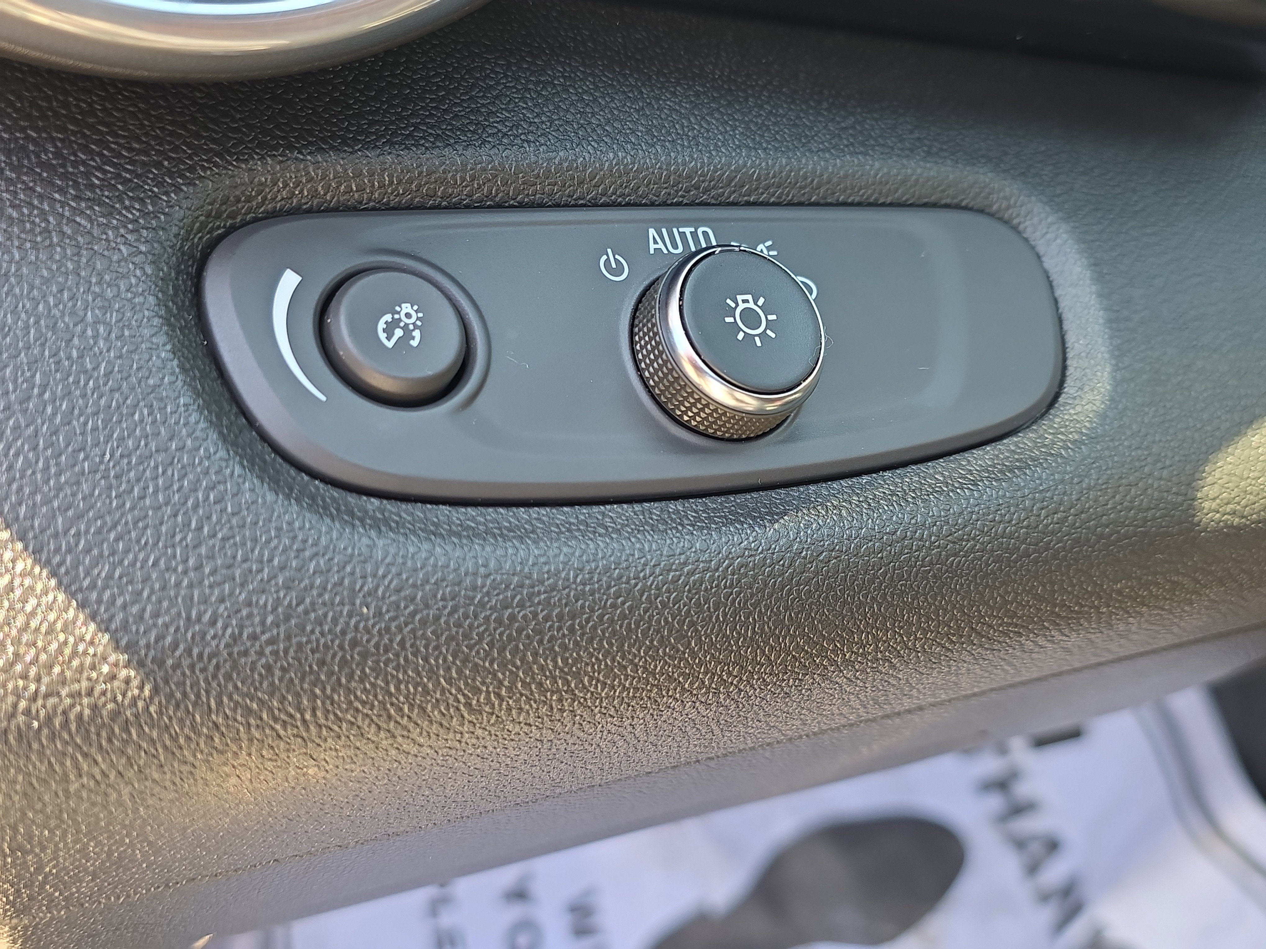 Used 2024 Chevrolet Trax RS w/ Sunroof Package image 25