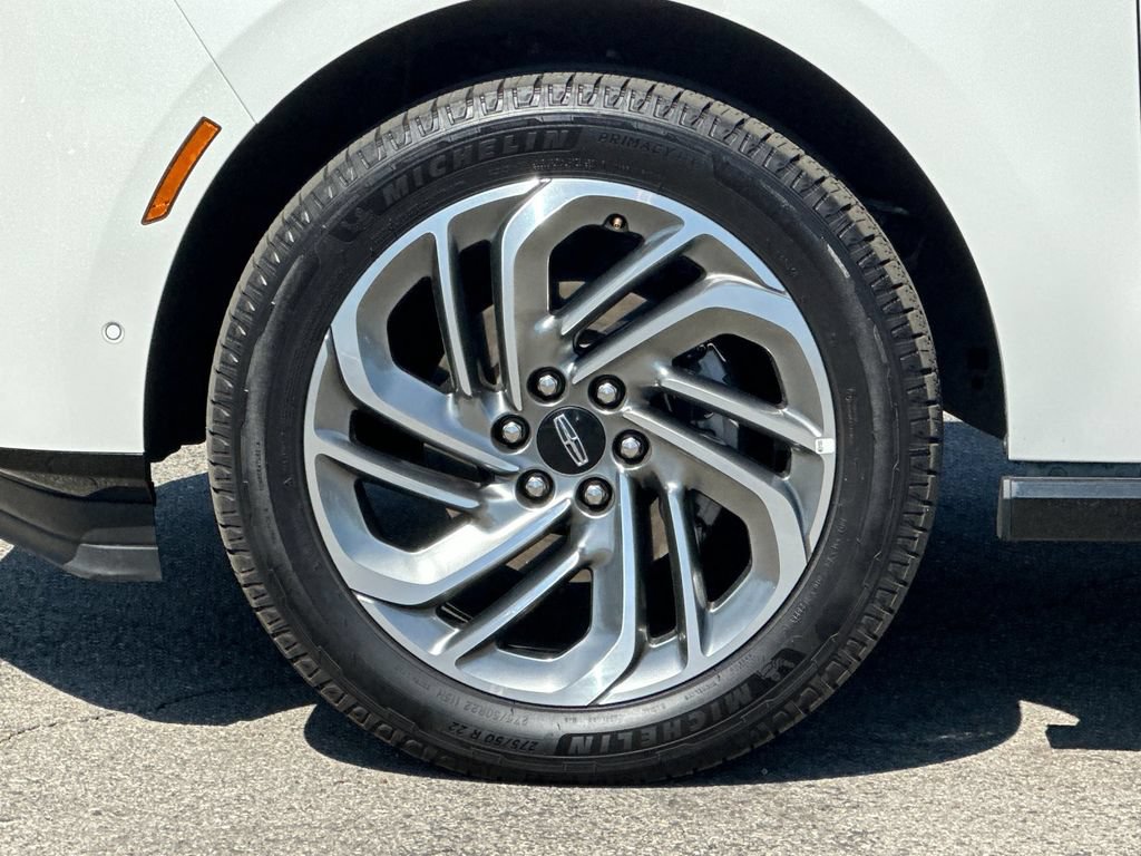 Certified 2025 Lincoln Navigator Reserve AWD/4WD image 24