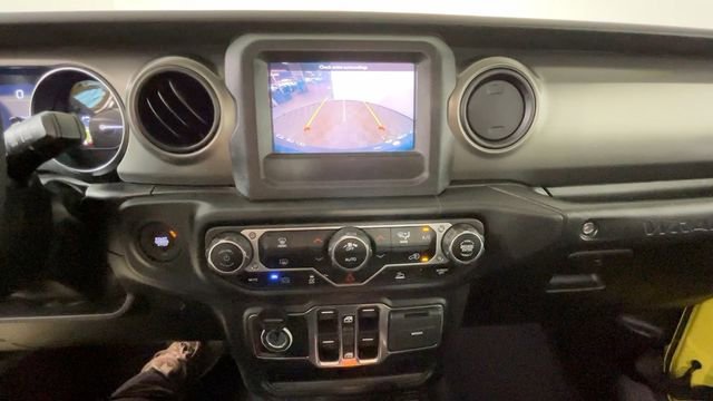 Used 2023 Jeep Wrangler Unlimited AWD/4WD image 32