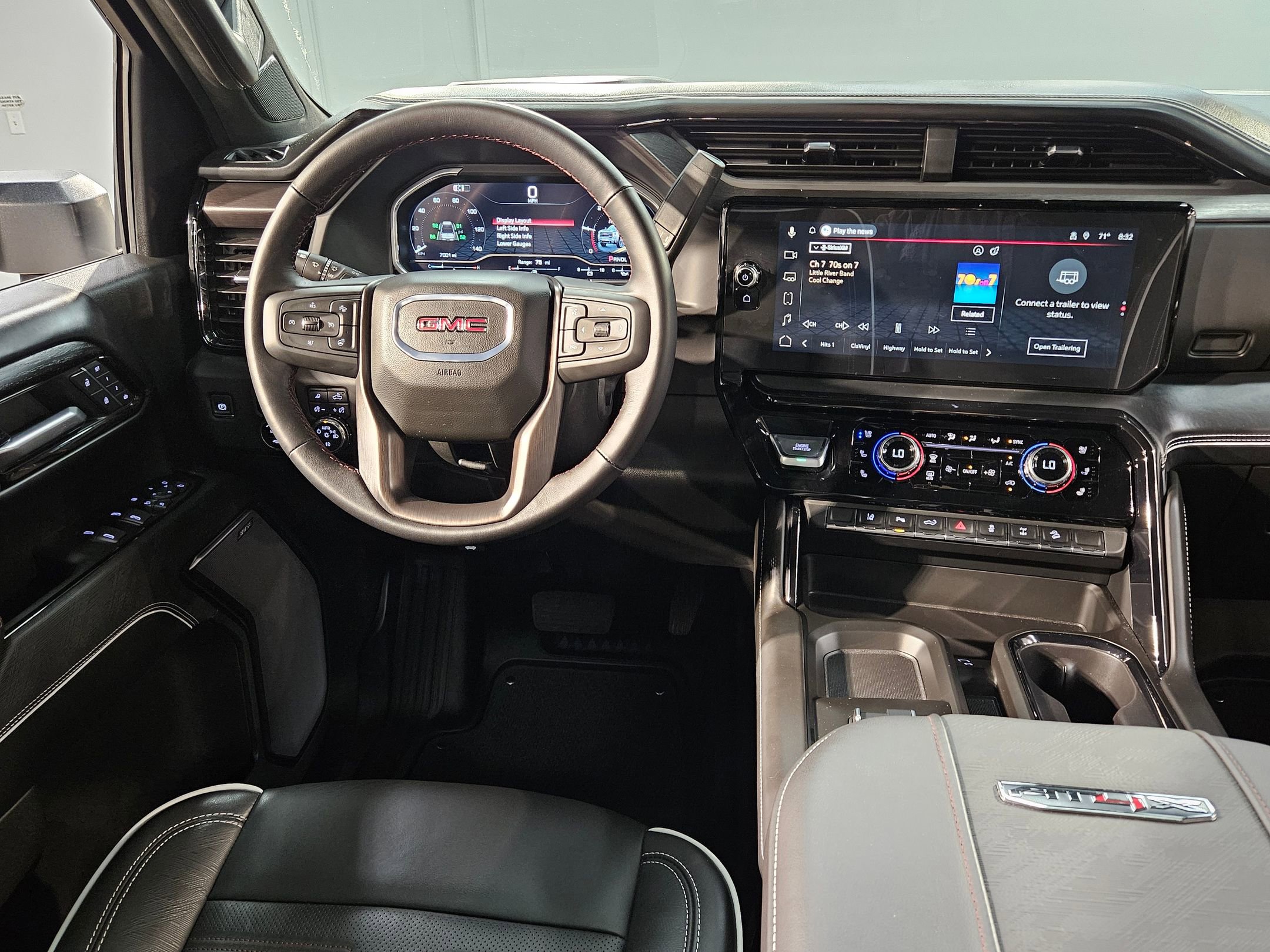 Used 2025 GMC Sierra 2500 AT4X image 9