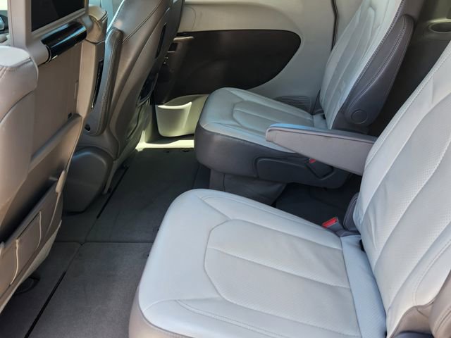 Used 2018 Chrysler Pacifica Touring-L Plus w/ Advanced Safetytec Group FWD image 21