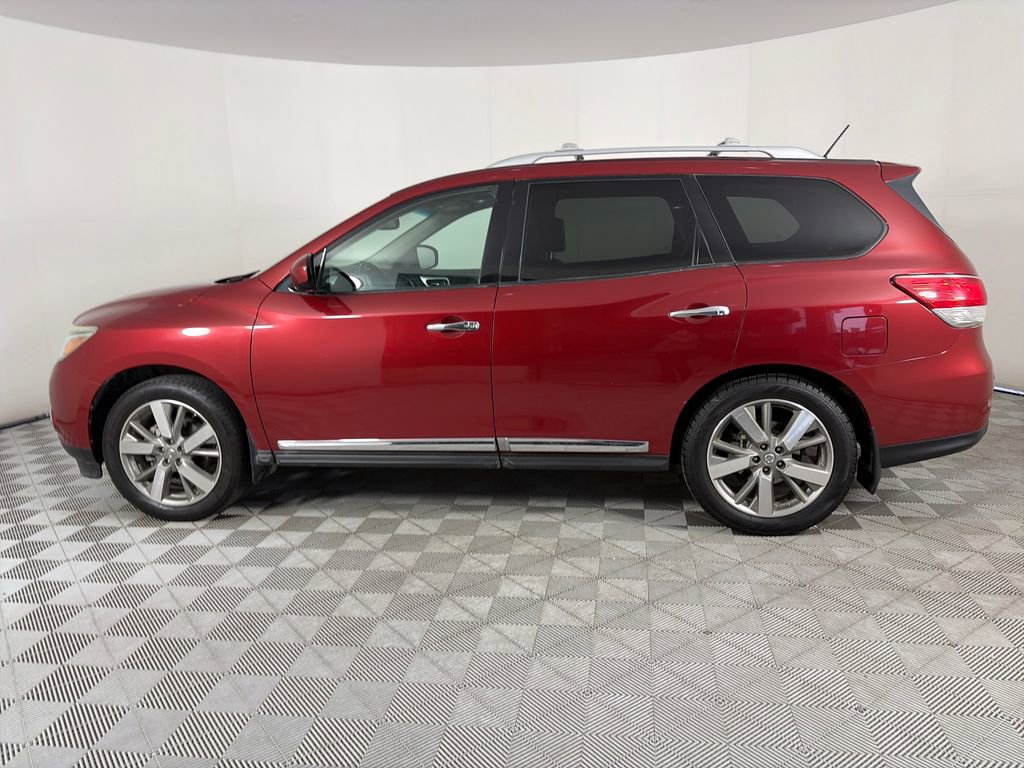 Used 2016 Nissan Pathfinder Platinum w/ Family Entertainment Package AWD/4WD image 4