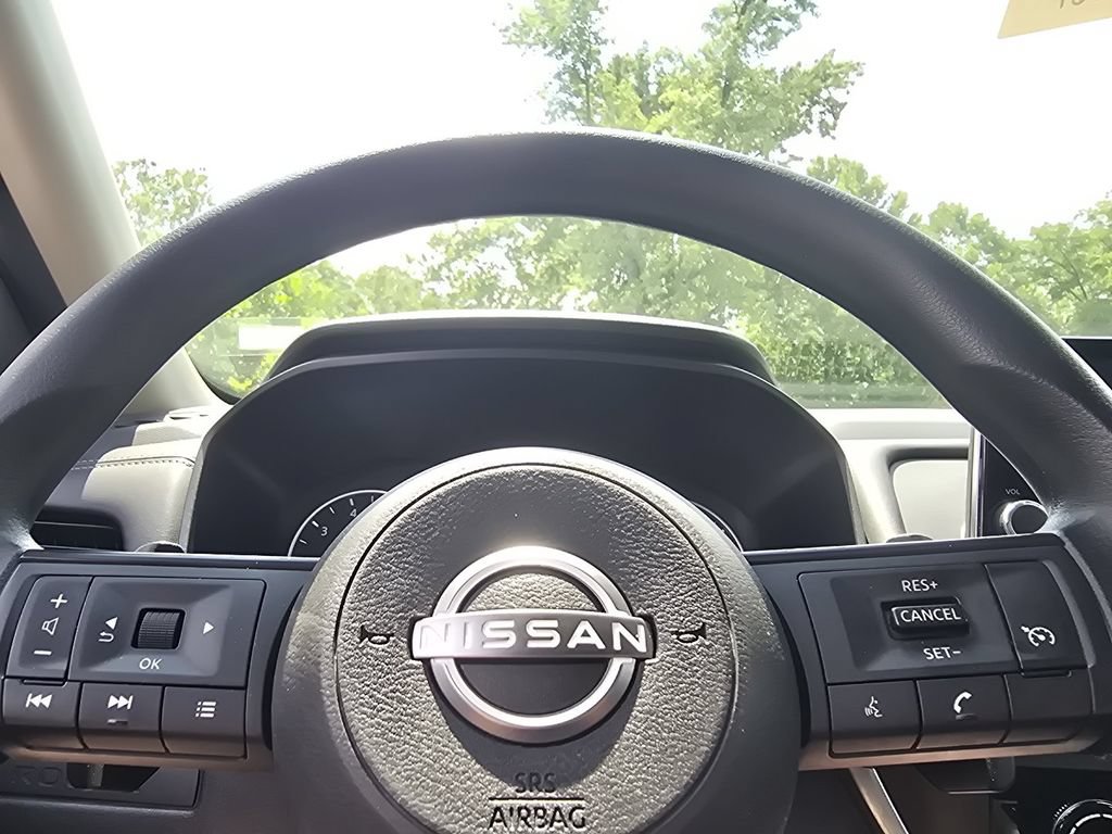 Used 2024 Nissan Rogue S AWD/4WD image 24