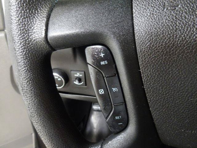 Used 2018 Chevrolet Express 2500 w/ Driver Convenience Package RWD image 29