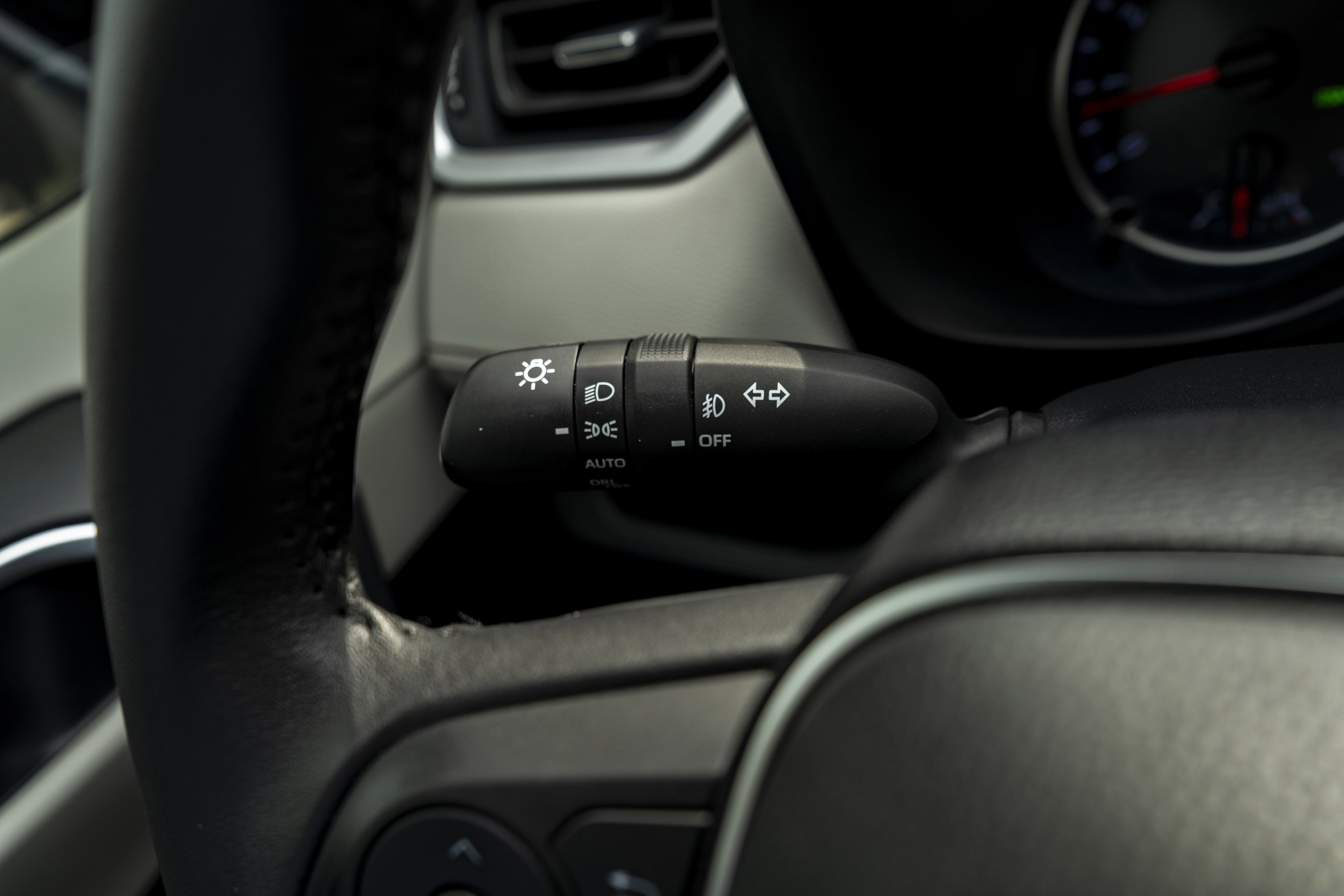 Used 2020 Toyota RAV4 XLE Premium image 23