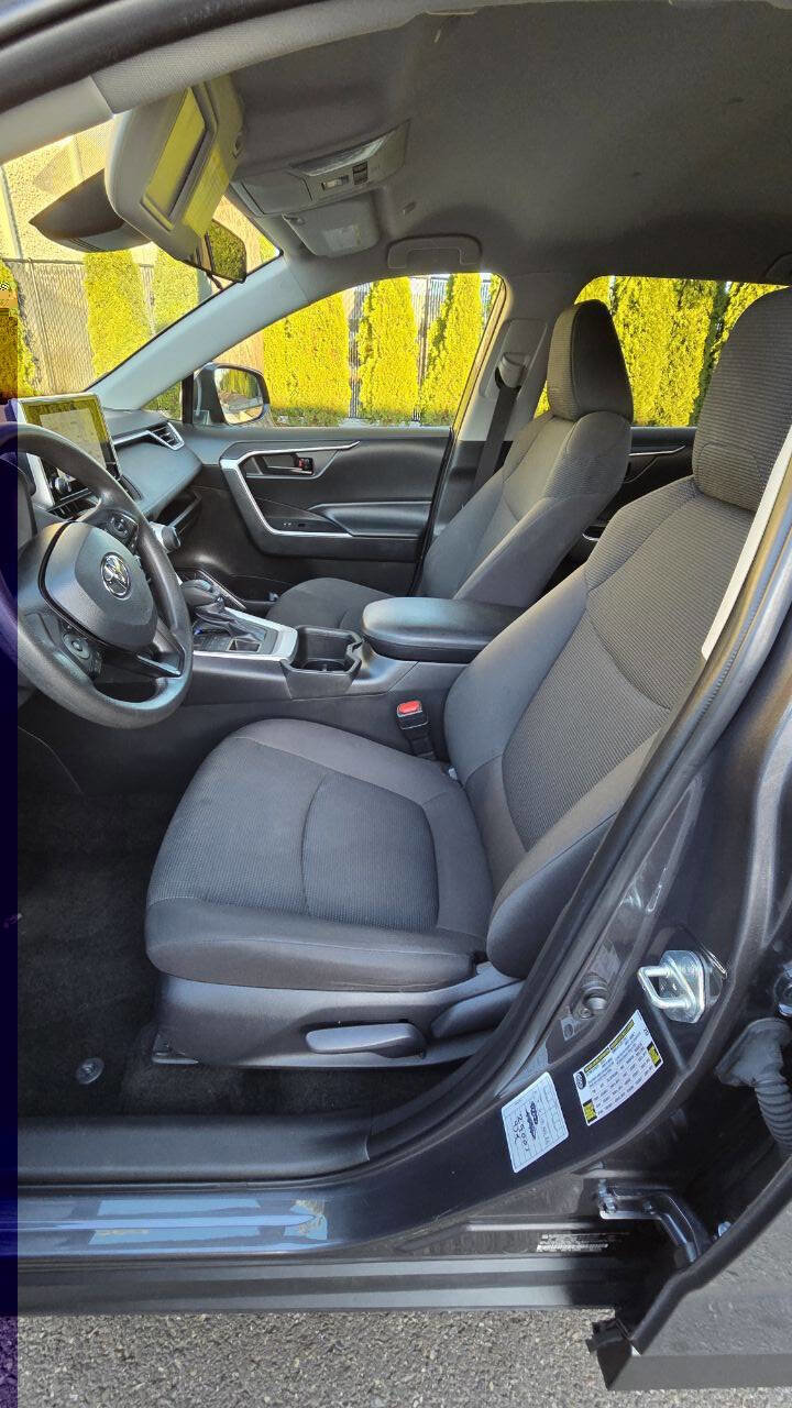 Used 2024 Toyota RAV4 LE image 9