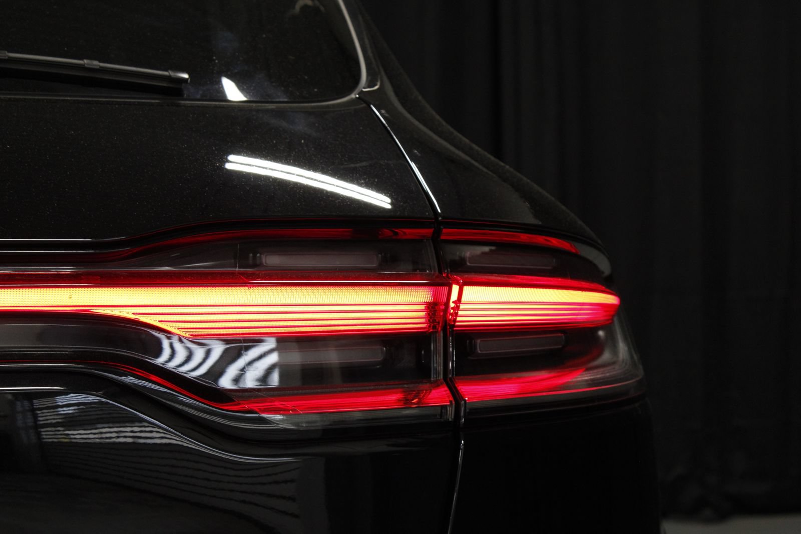 Certified 2026 Porsche Macan AWD/4WD image 12