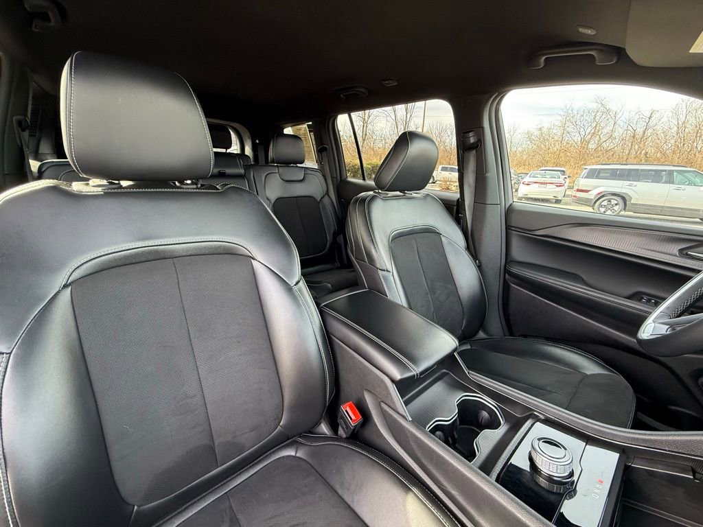 Used 2024 Jeep Grand Cherokee L Laredo image 45