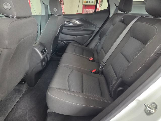 Used 2024 GMC Terrain SLE w/ Driver Convenience Package FWD image 5