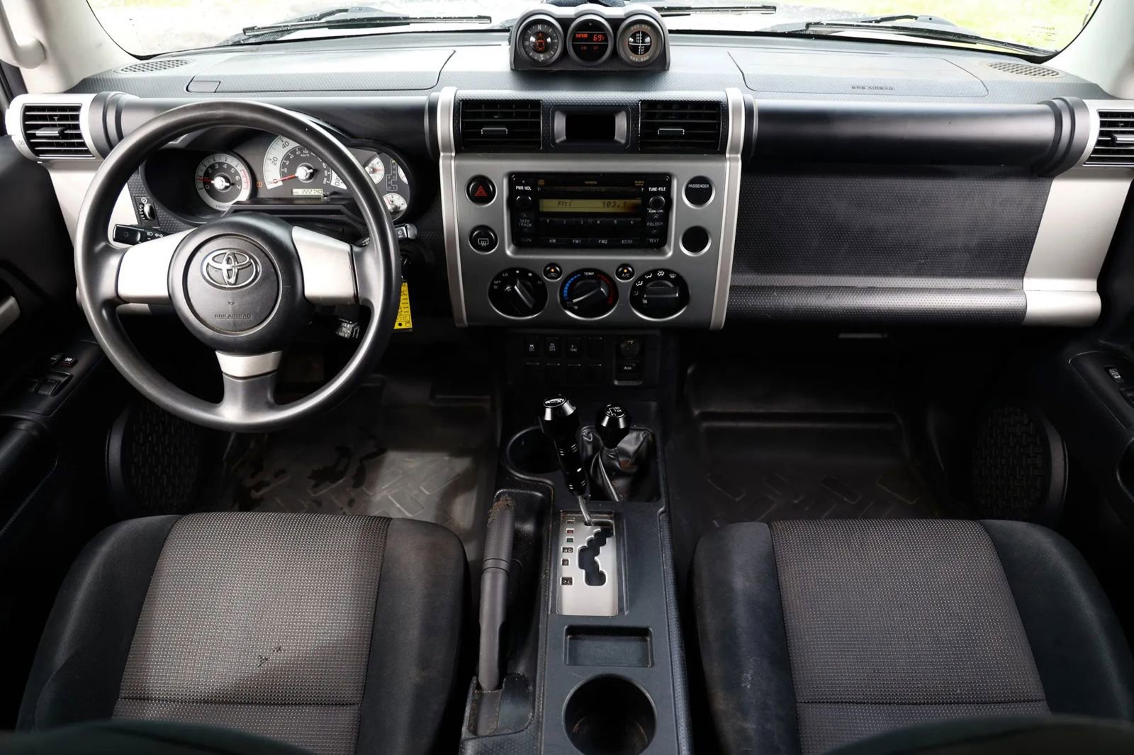 Used 2010 Toyota FJ Cruiser 4WD image 2