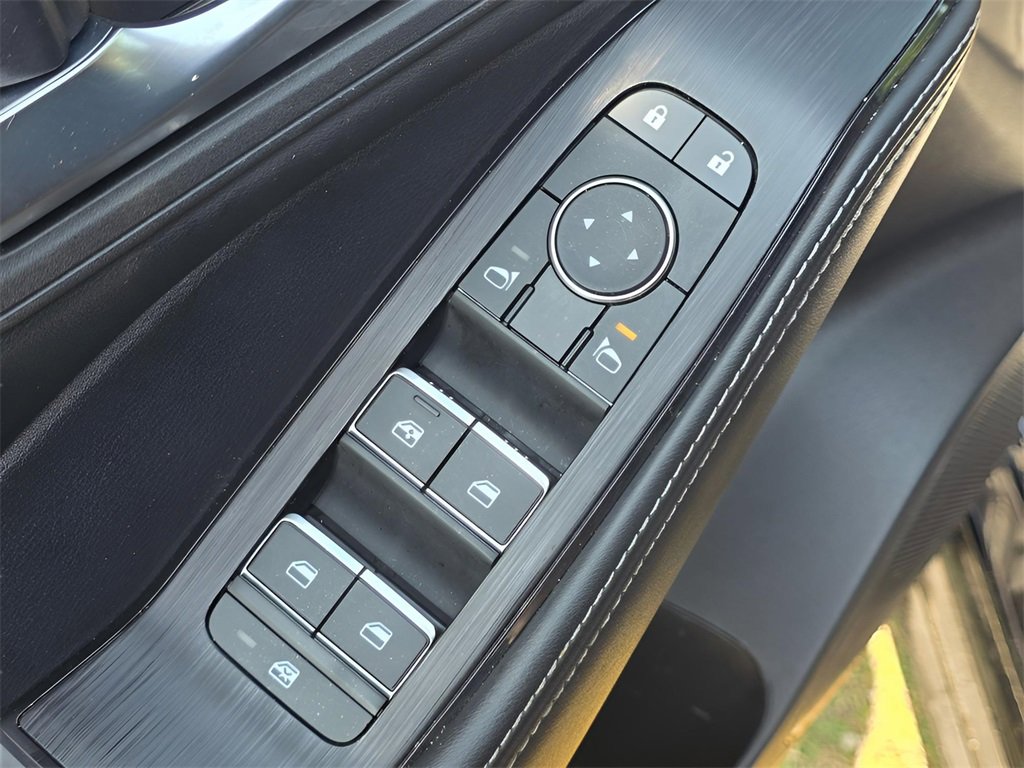 Used 2025 Nissan Rogue SL image 20