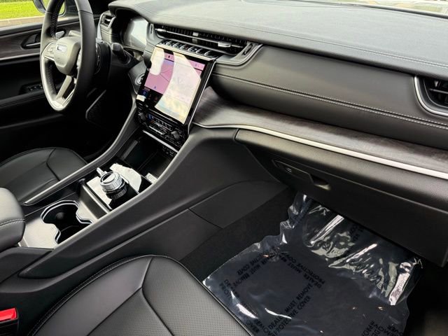 New 2025 Jeep Grand Cherokee Limited w/ Luxury Tech Group II image 14