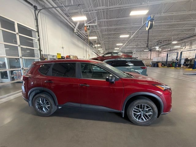 Used 2025 Nissan Rogue S AWD/4WD image 7