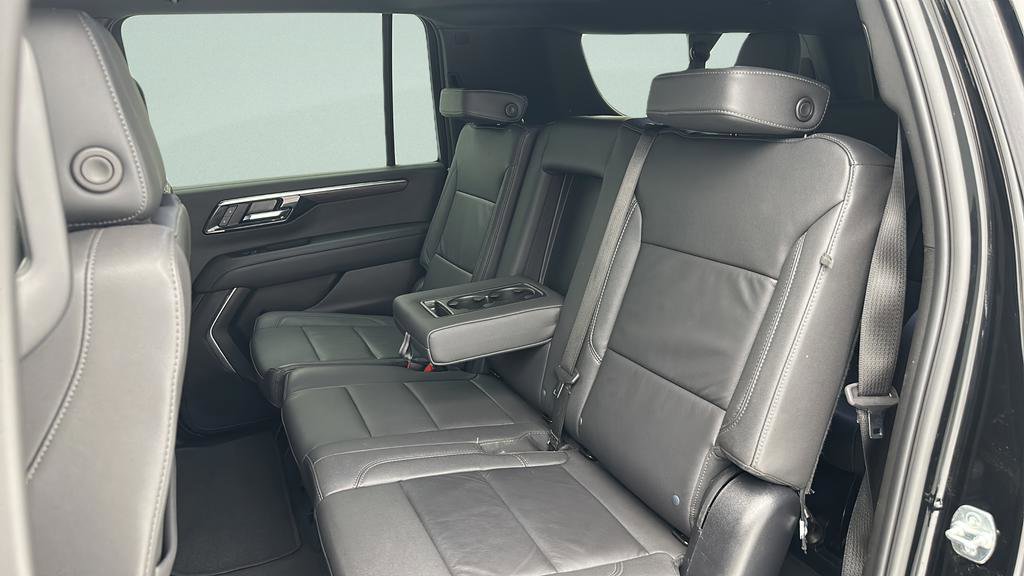 Used 2025 Chevrolet Suburban Z71 AWD/4WD image 11