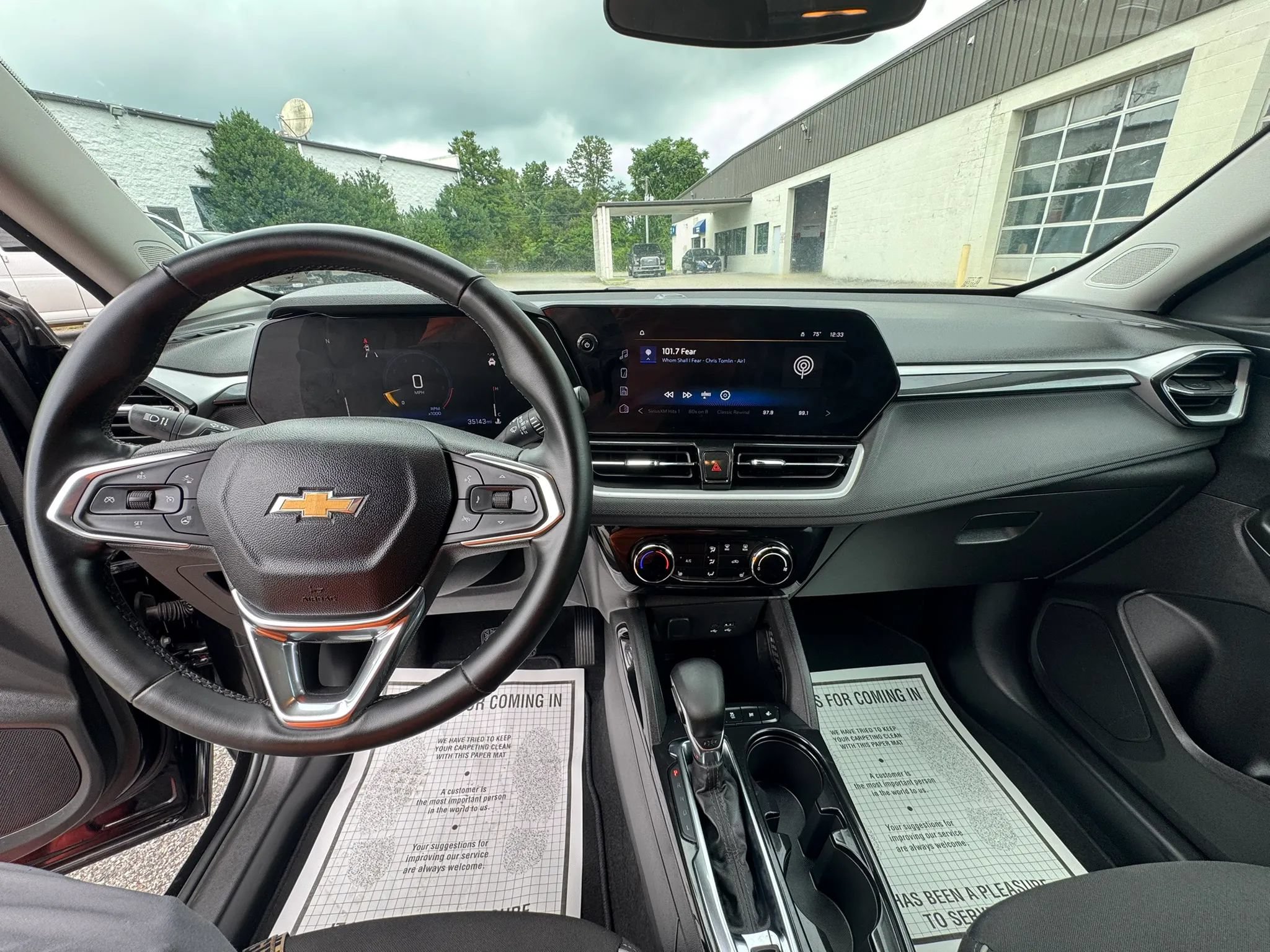 Used 2025 Chevrolet TrailBlazer LT w/ LT Cold Weather Package FWD image 21