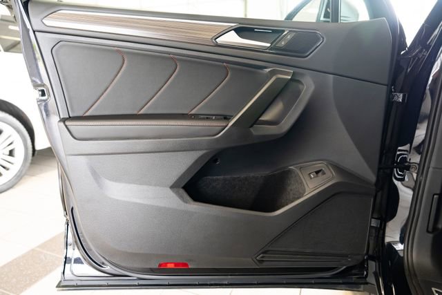 Used 2024 Volkswagen Tiguan Wolfsburg Edition image 22