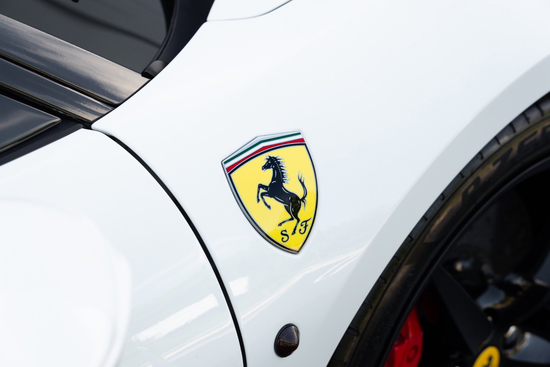 Used 2017 Ferrari 488 GTB RWD image 12