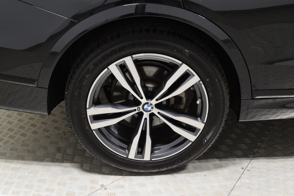 Used 2024 BMW X7 xDrive40i w/ M Sport Package AWD/4WD image 42