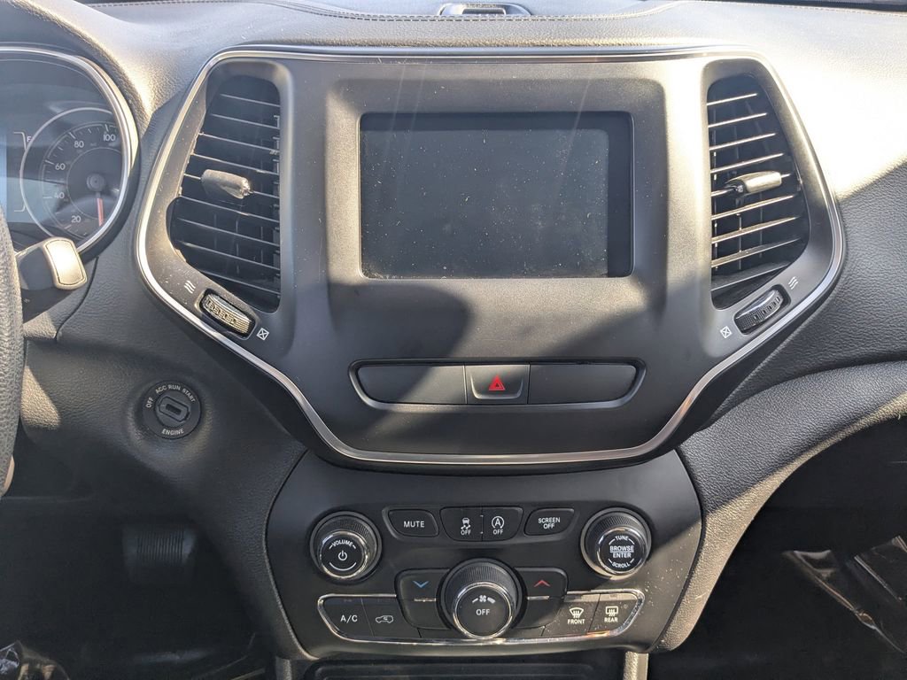 Used 2019 Jeep Cherokee Latitude w/ Popular Appearance Group image 5