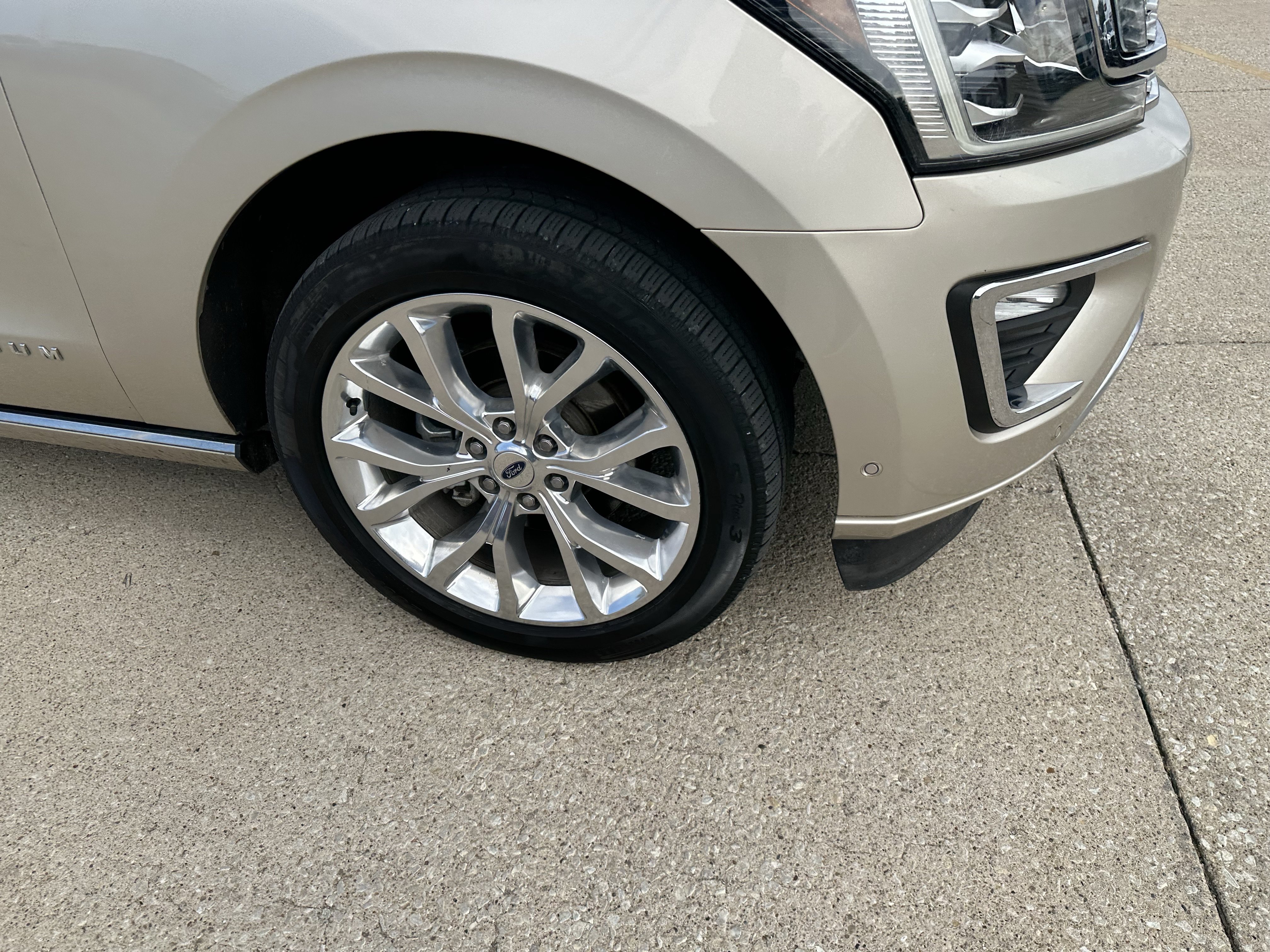 Used 2018 Ford Expedition Max Platinum AWD/4WD image 2