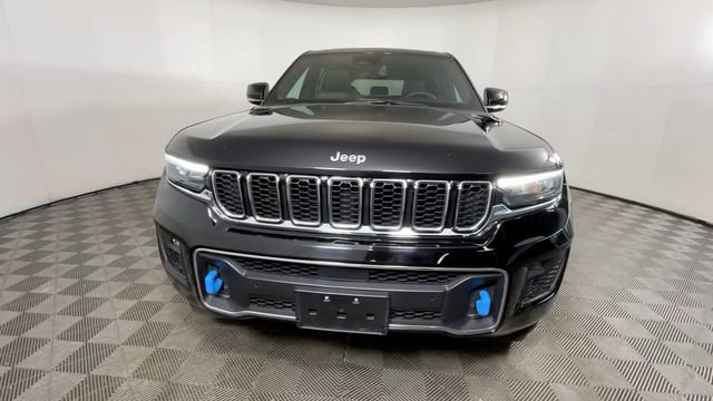 Used 2023 Jeep Grand Cherokee Overland w/ Luxury Tech Group IV AWD/4WD image 10