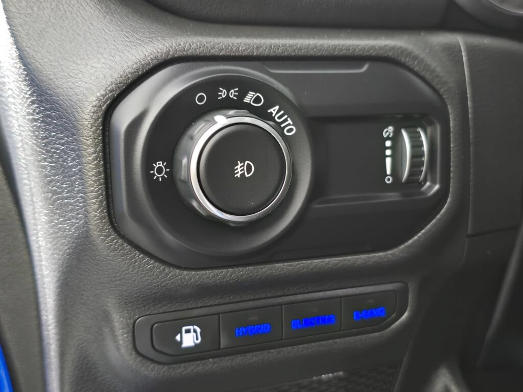 Used 2023 Jeep Wrangler Unlimited Sahara AWD/4WD image 23