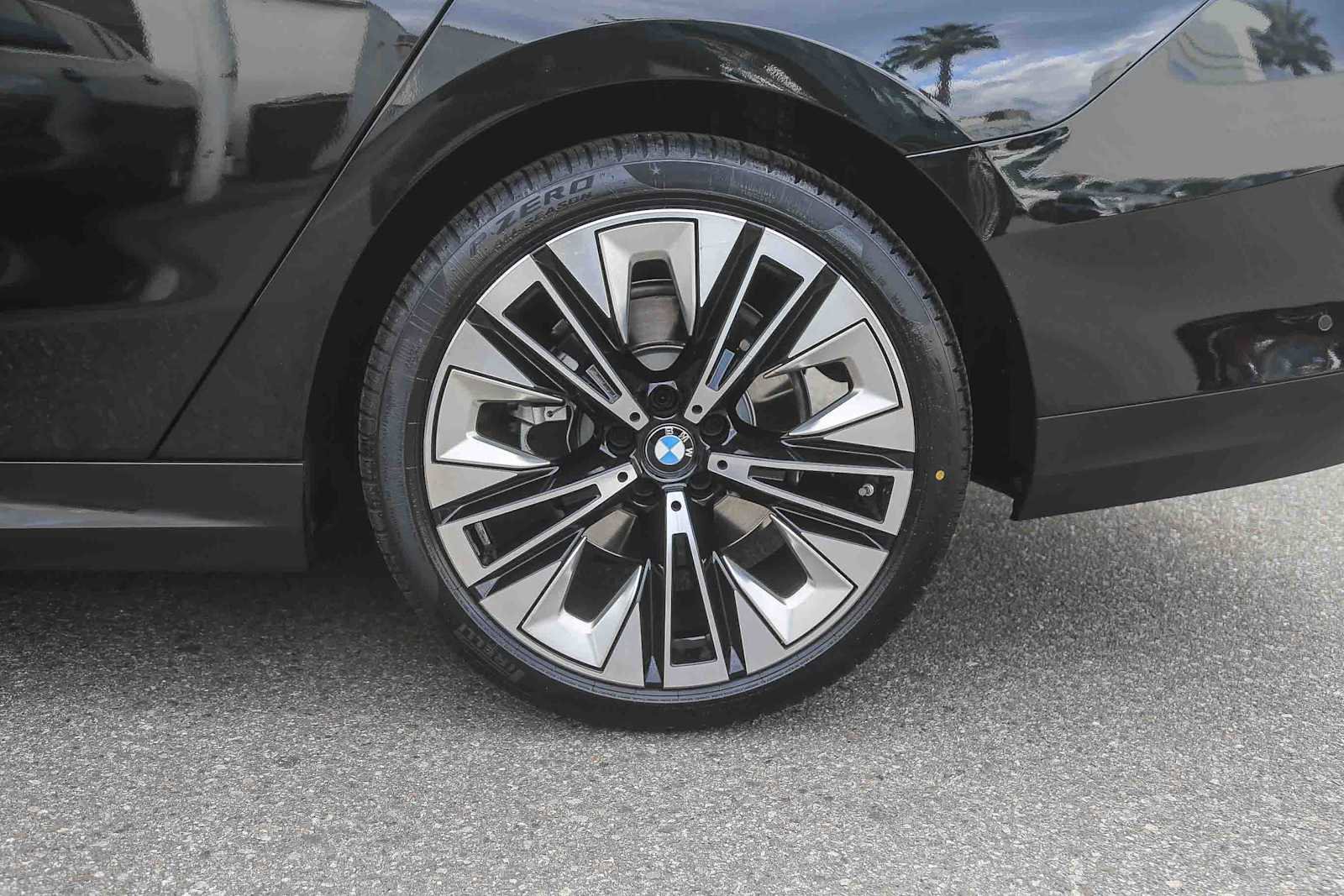 Certified 2025 BMW 530i image 8