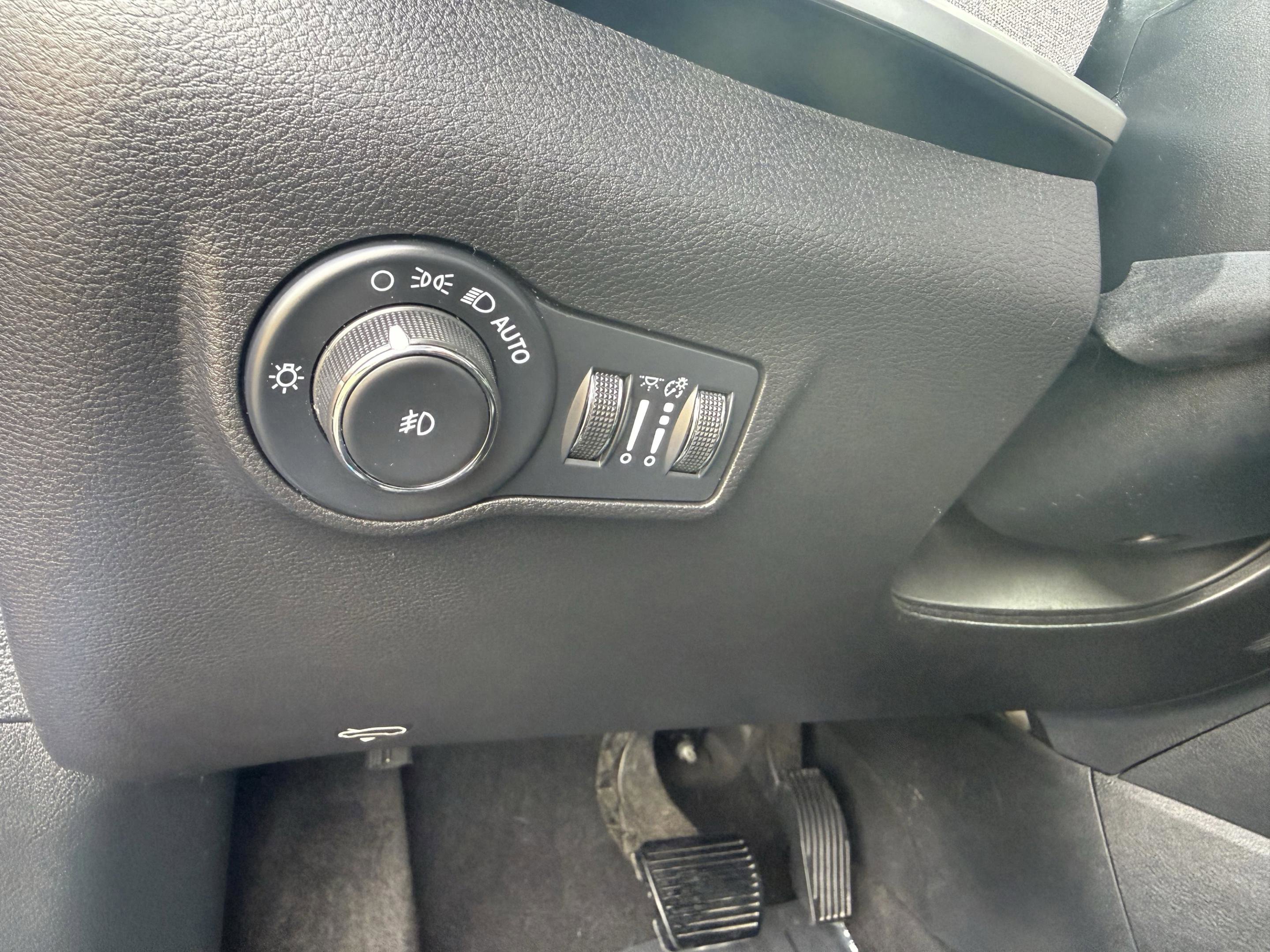 Used 2024 Jeep Compass Latitude image 25