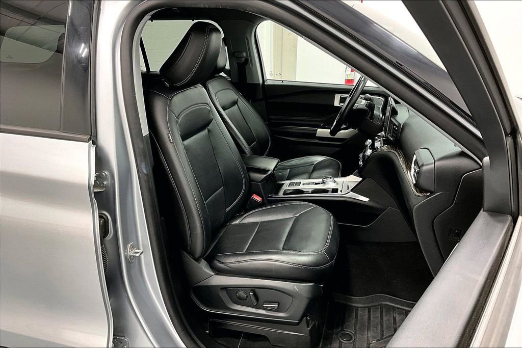 Used 2021 Ford Explorer Limited w/ Equipment Group 301A image 10