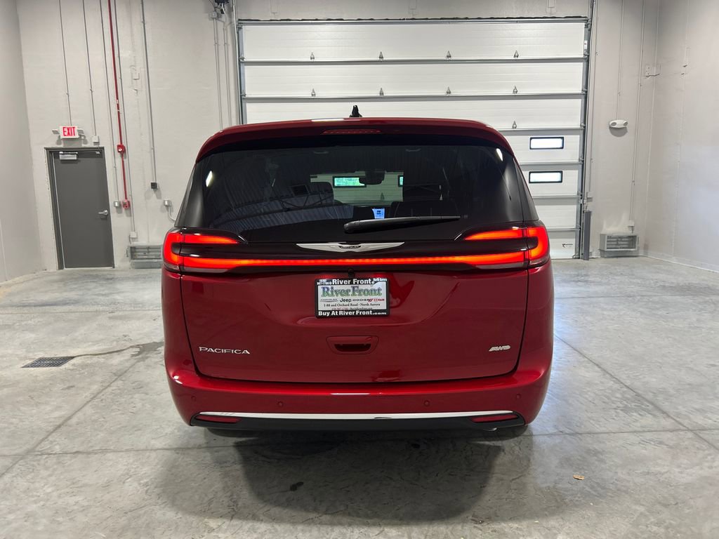 New 2026 Chrysler Pacifica Select AWD/4WD image 7