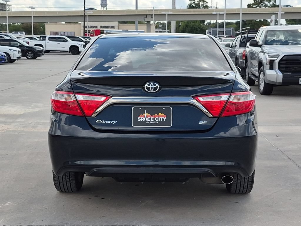 Used 2017 Toyota Camry SE FWD image 5